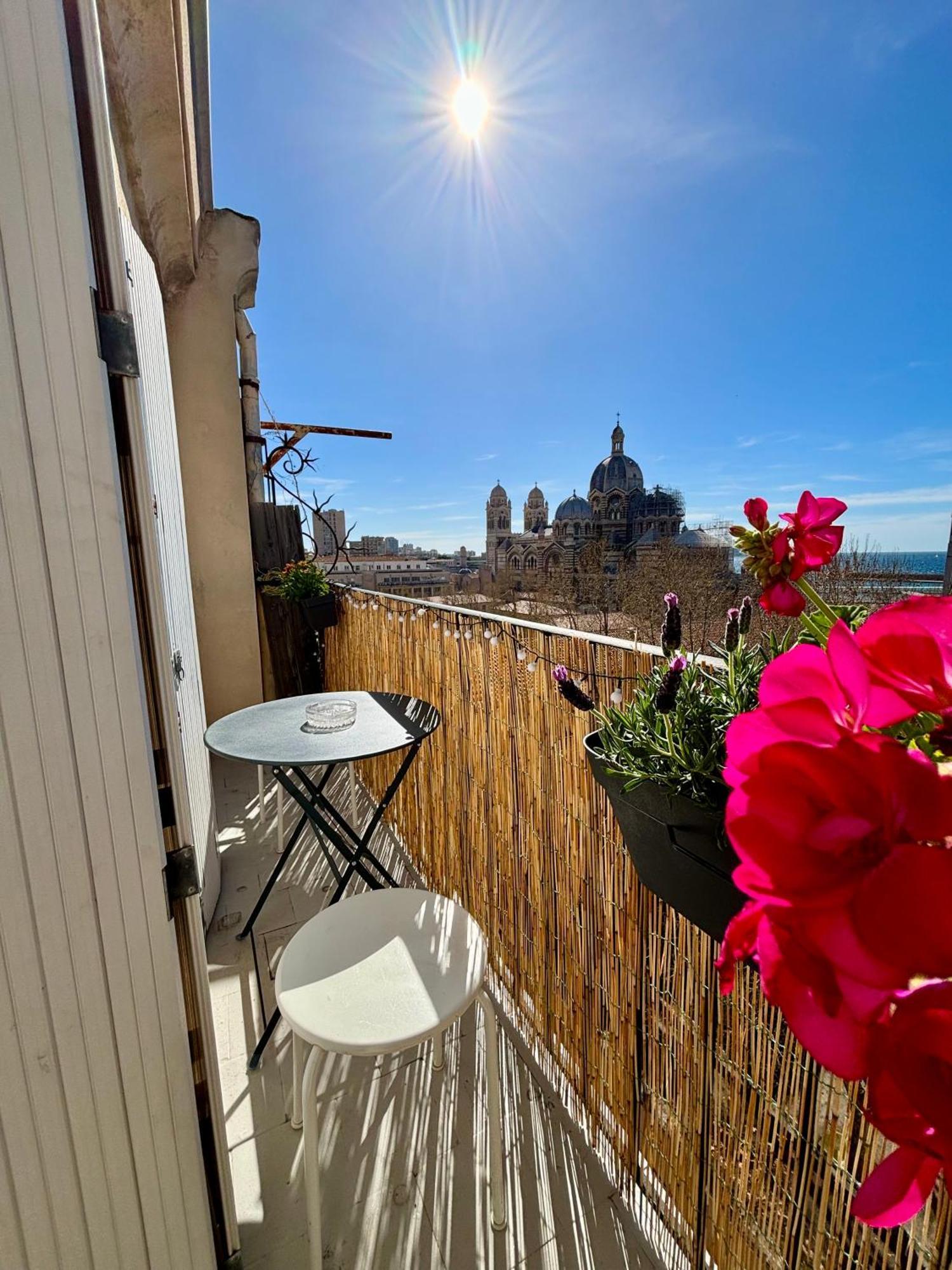 Studio Avec Vue Sur La Major Apartment Marseille Exterior photo
